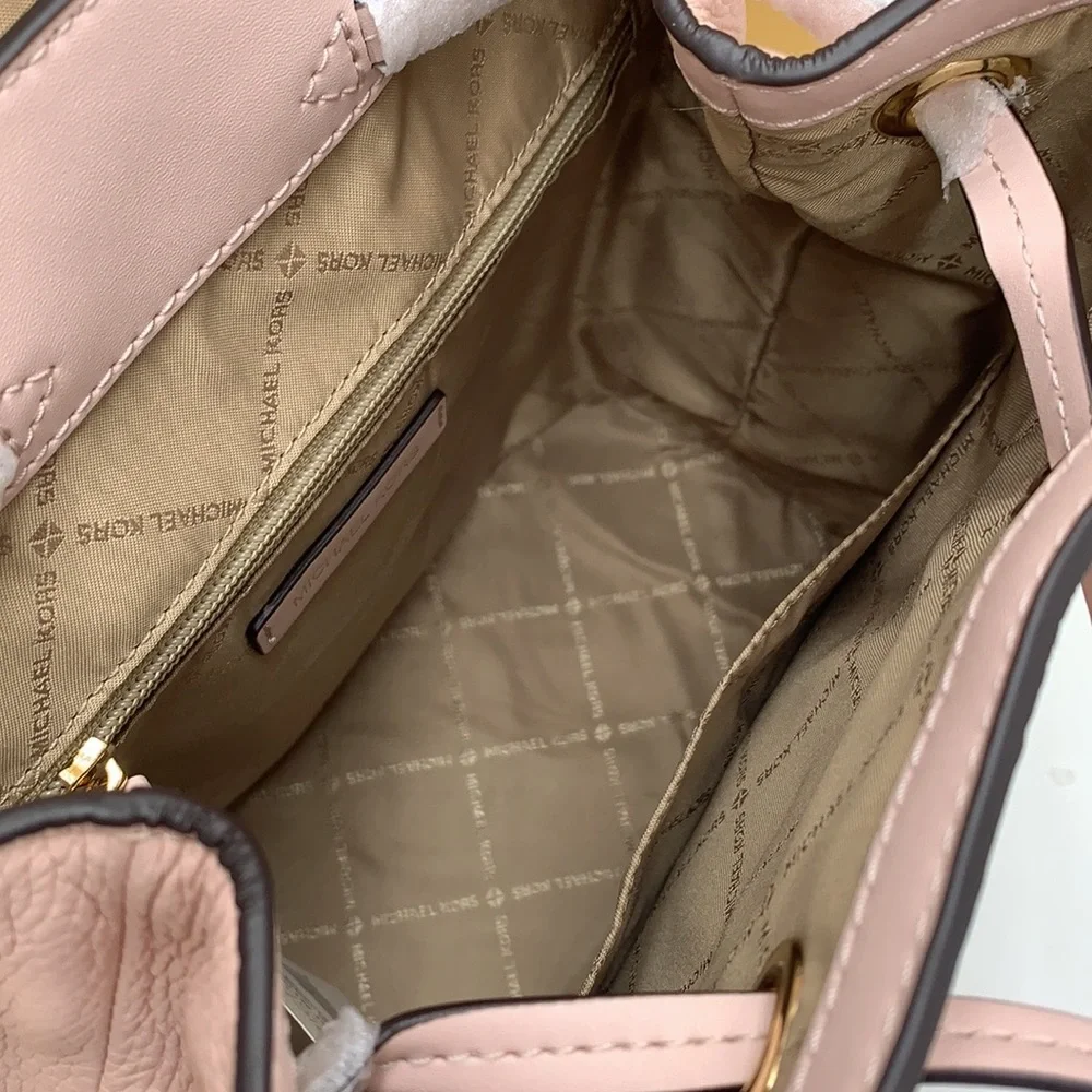 MICHAEL KORS
Jet Set Medium Pebbled Leather Backpack POWDER BLUSH COLOR - Picture 14 of 16